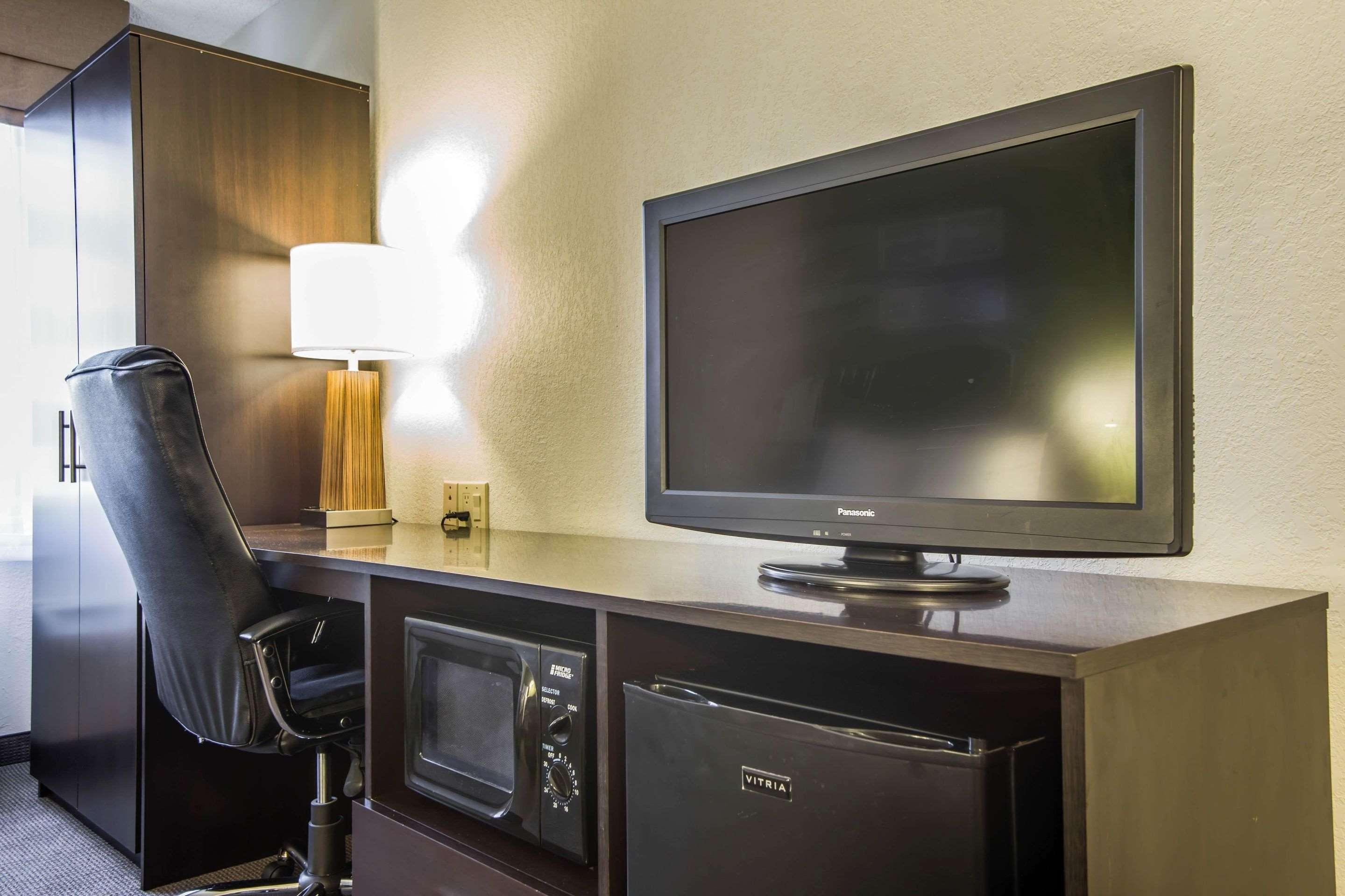 Sleep Airport West 3* Columbia