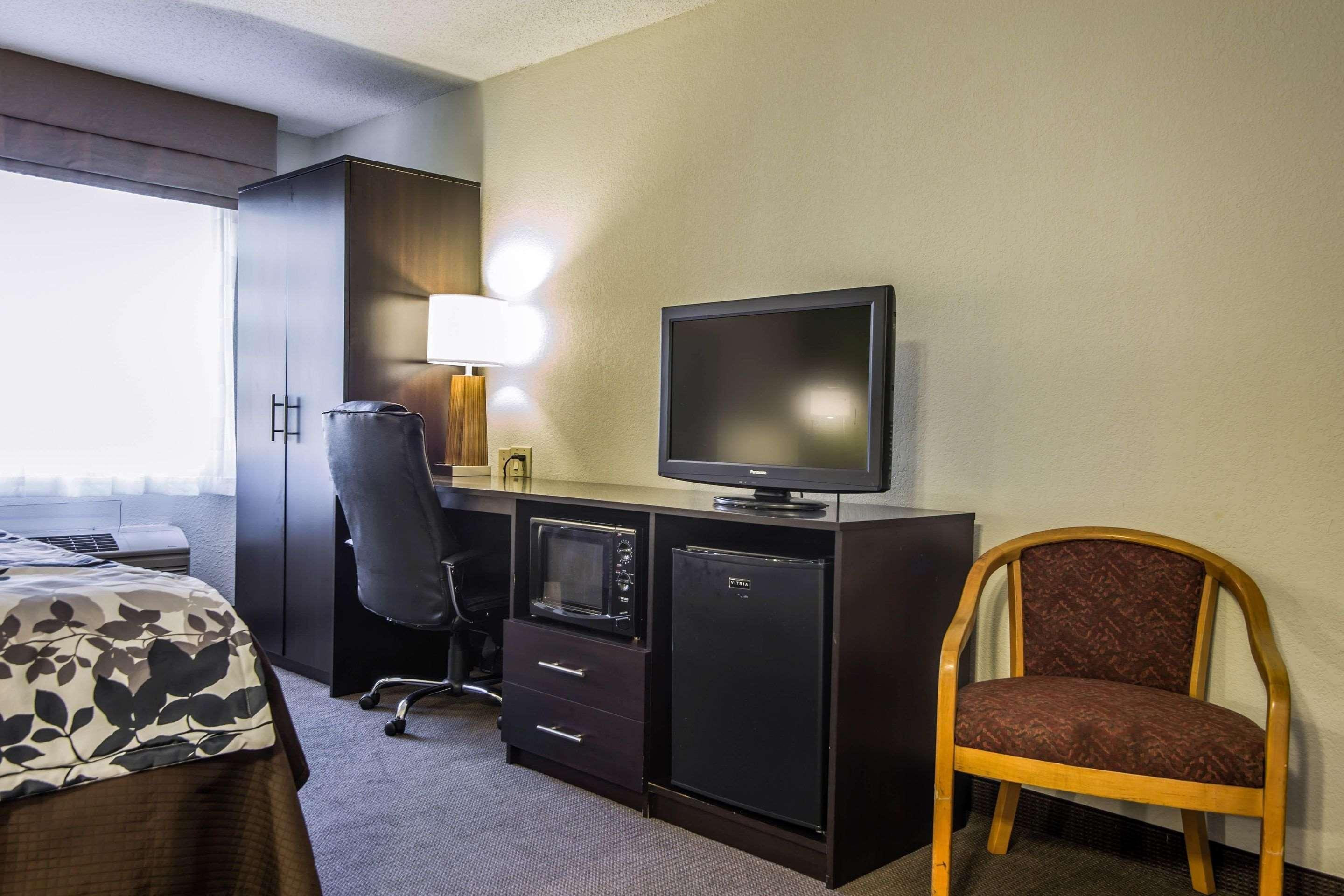 Sleep Airport West 3*