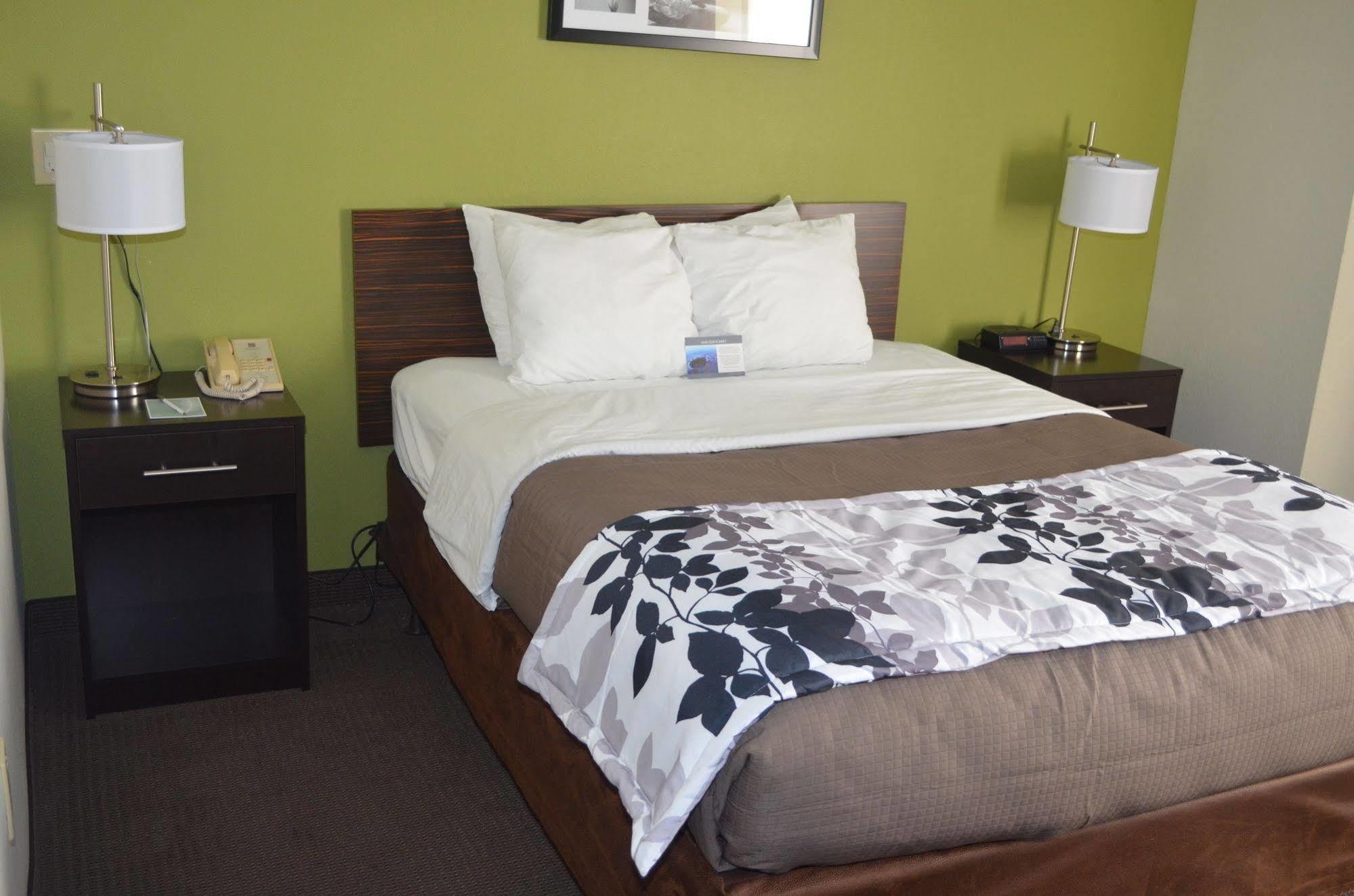 Sleep Airport West 3* Columbia